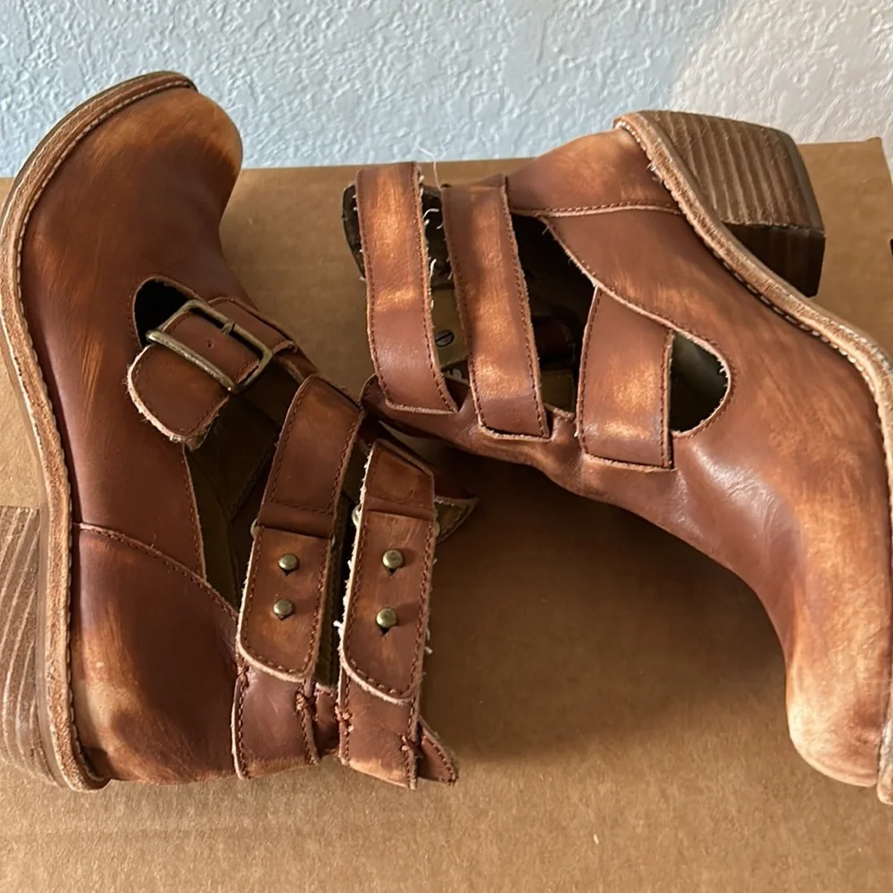 Latigo distressed Potion Anthropologie leather strapped bootie size 7.5 - Picture 6 of 11